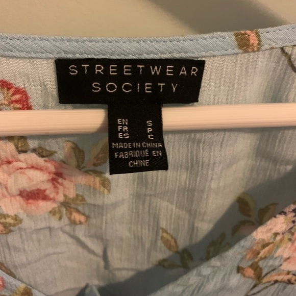 Floral blue blouse with buttons - Picture 2 of 3